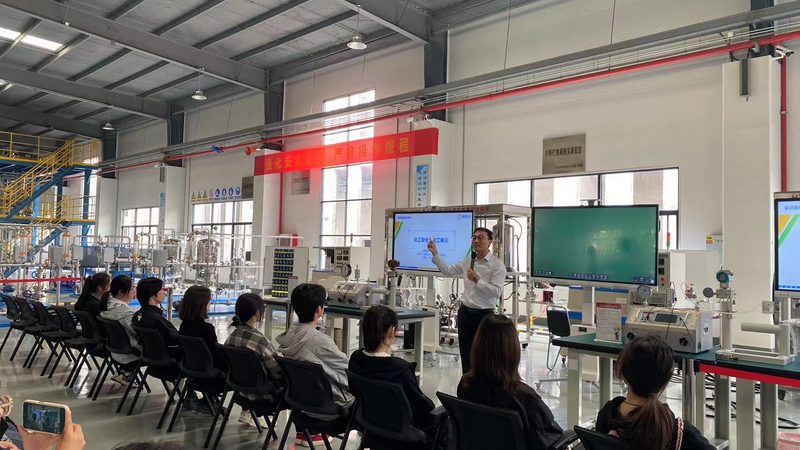 工程塑料与普通塑料：性能差异与选择要点